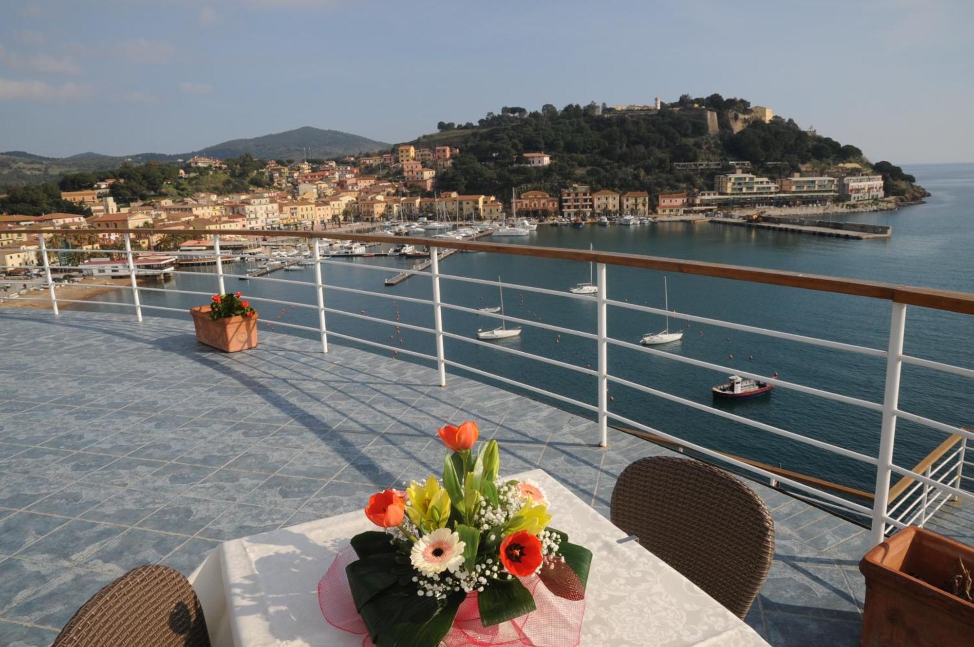 Hotel Plaza Porto Azzurro Exterior photo