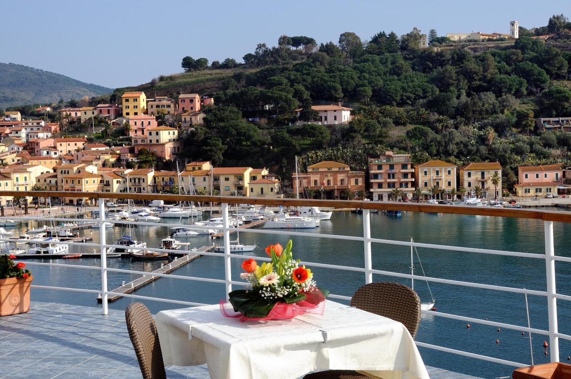 Hotel Plaza Porto Azzurro Exterior photo